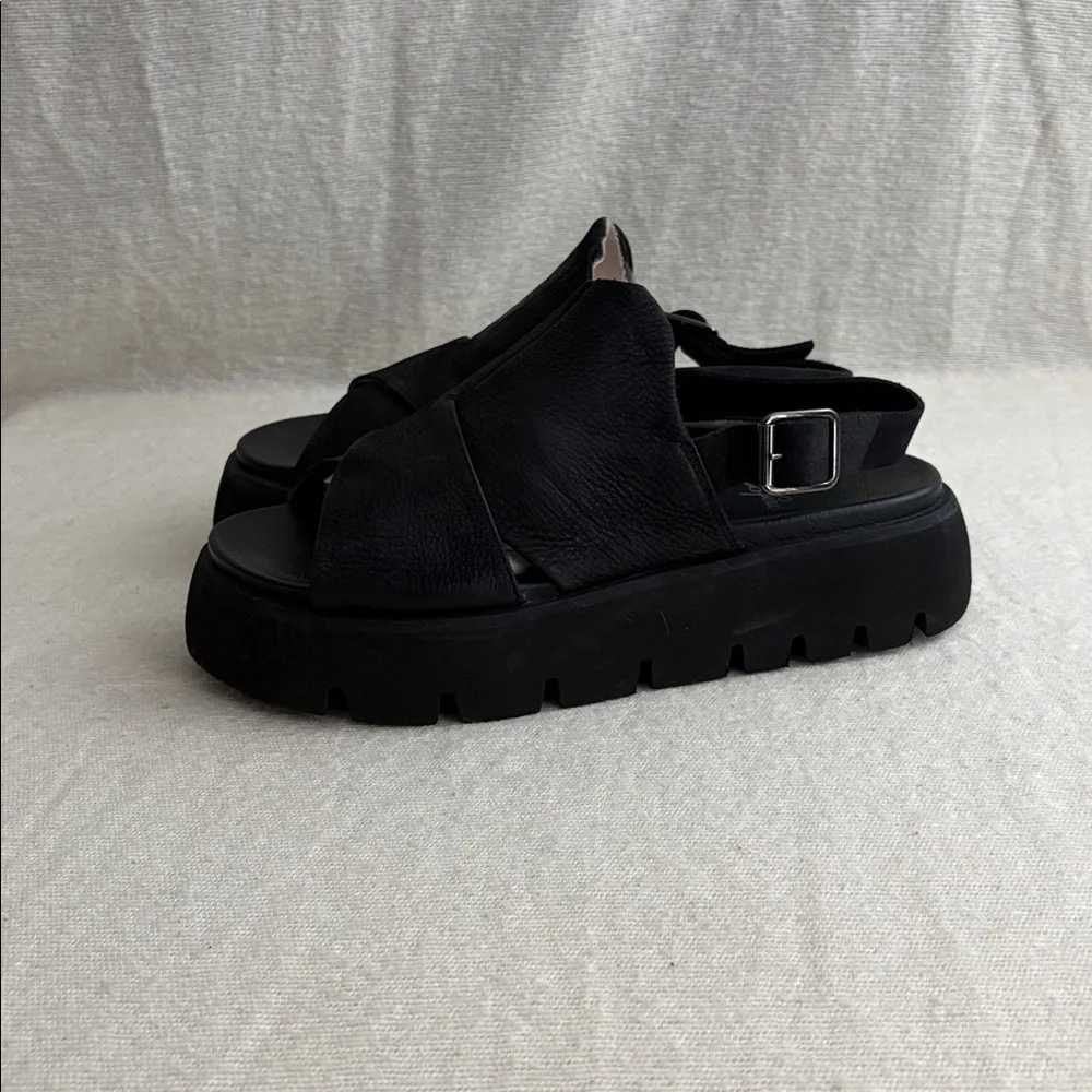 Lofina Chunky Leather Platform Wedge Sandal - Picture 3 of 8